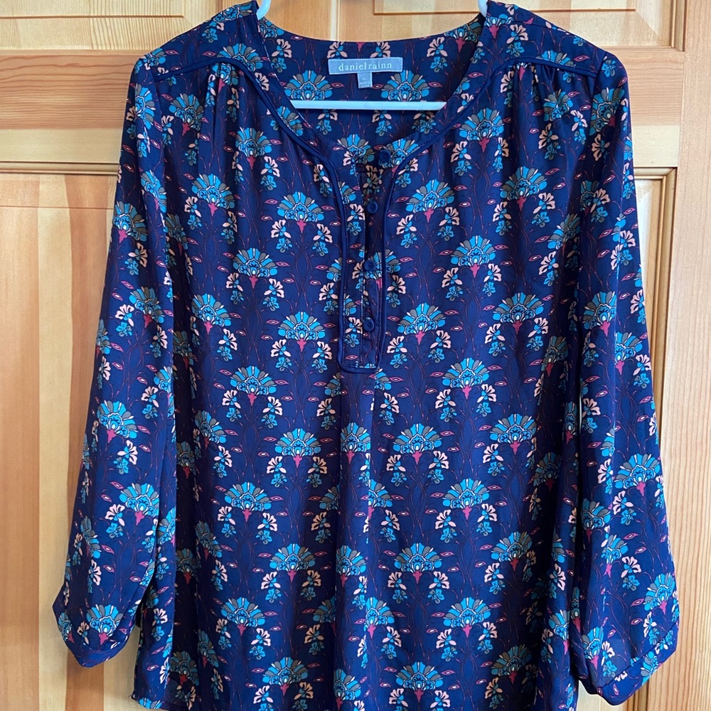 GORGEOUS Daniel Rainn Floral Blouse